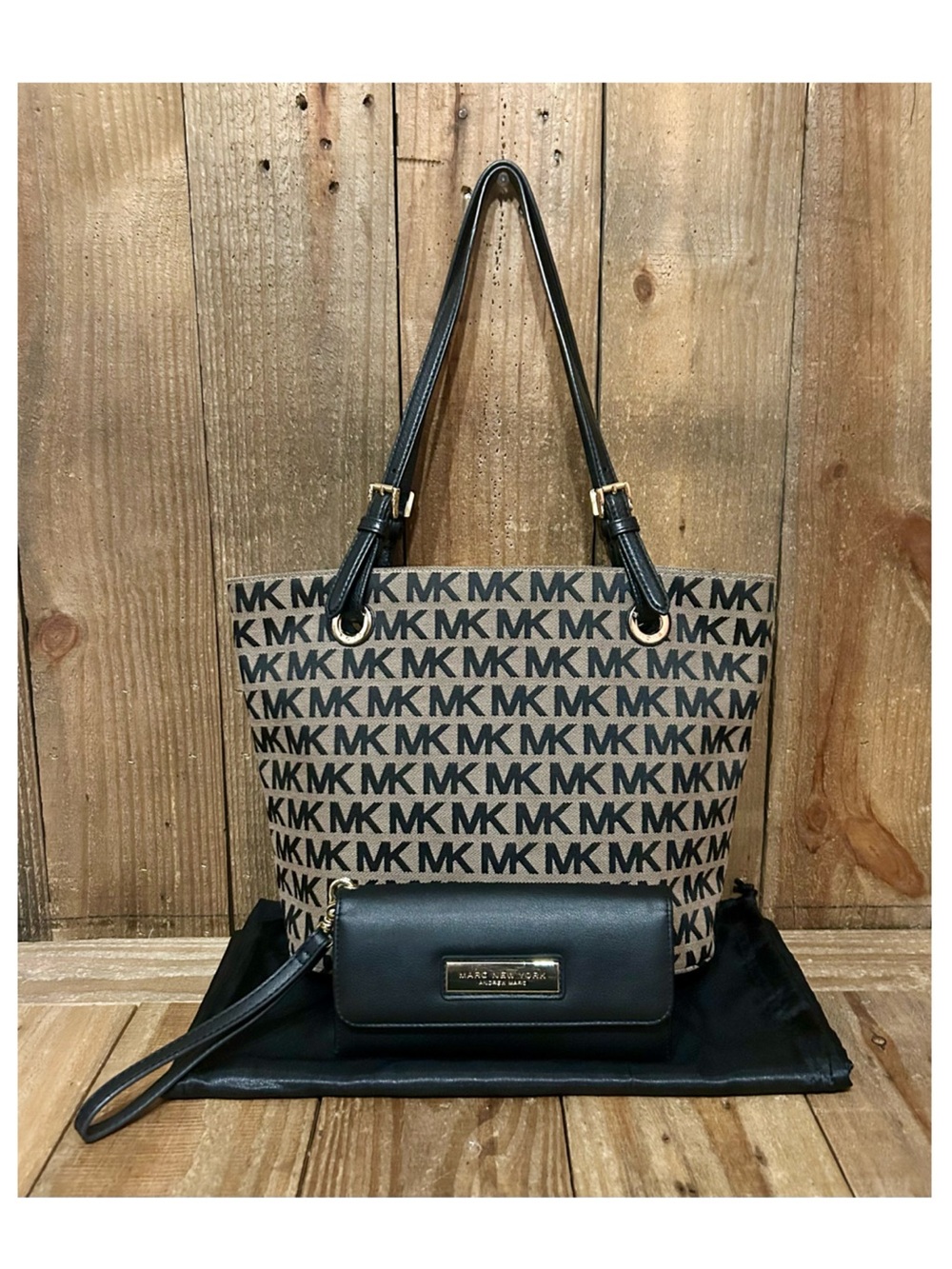 Michael Kors. Jet Set Signature Tote Bag with Free Wristlet & Dust Bag. - Picture 16 of 16